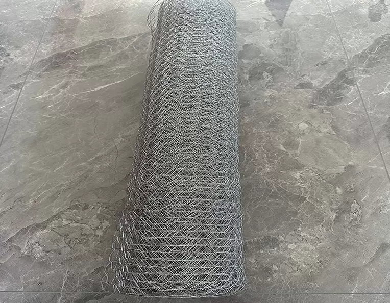 Hot Dip Galvanized Iron Wire Mesh fencing poultry Netting Hexagonal Chicken cage Wire Mesh Roll